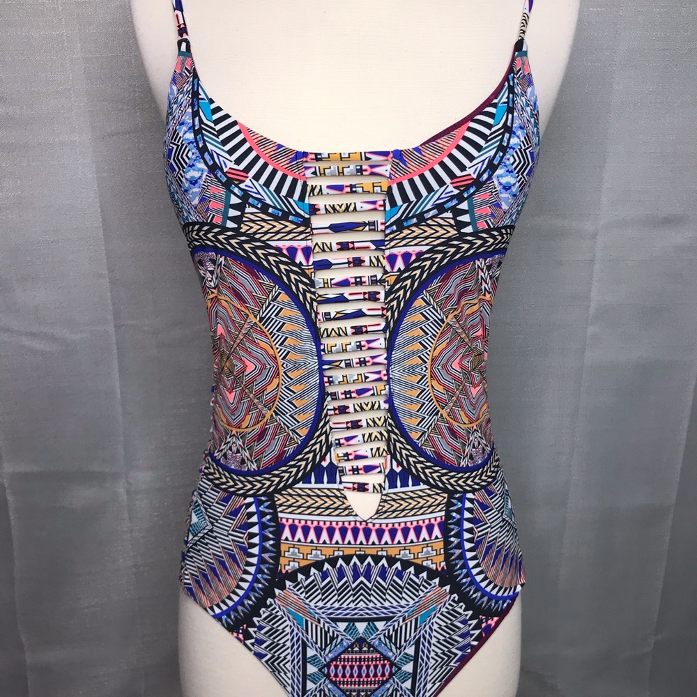 Red Carter Cutout Peek-a-boo Swimsuit Size Small - Picture 4 of 9